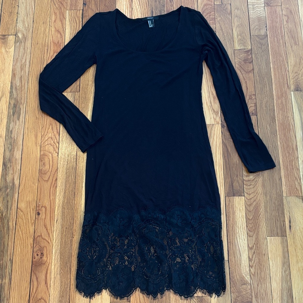 Black Long-Sleeve V-Neck Midi Dress with Lace Hem